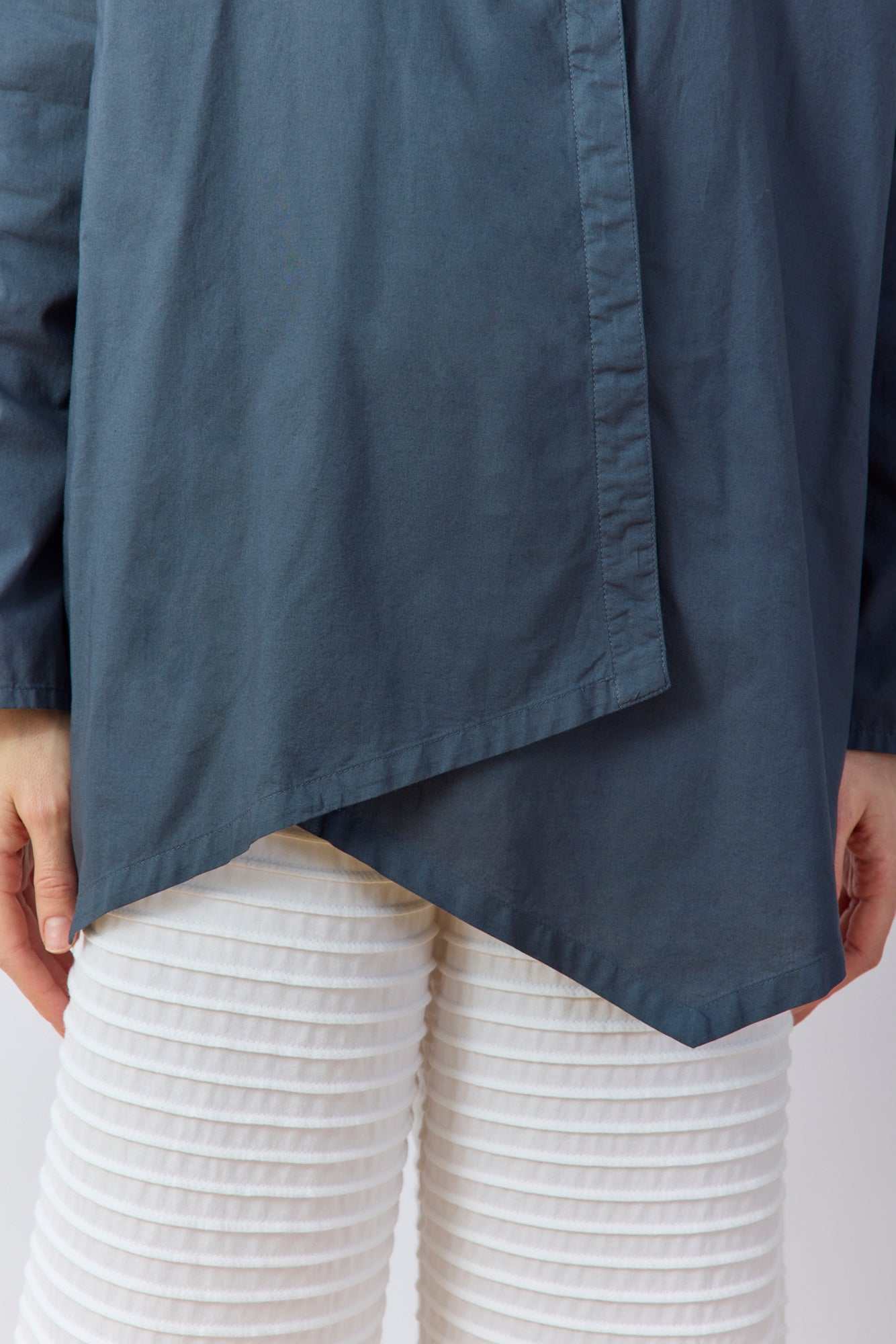 Close-up of the asymmetric hem on the Yaccomaricard Ashin Shirt.