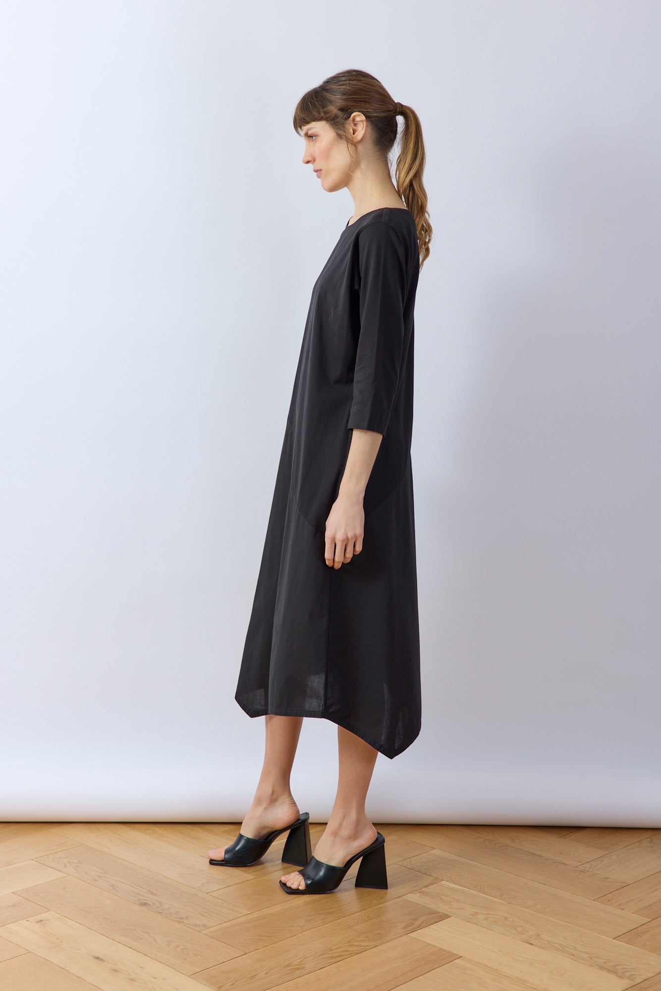 Side view of Yaccomaricard pocket dress with relaxed drape and side pocket.
