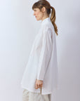 Side profile of the Classic Tunic Shirt in White, showing the straight hemline, Yaccomaricard Spring summer 26.