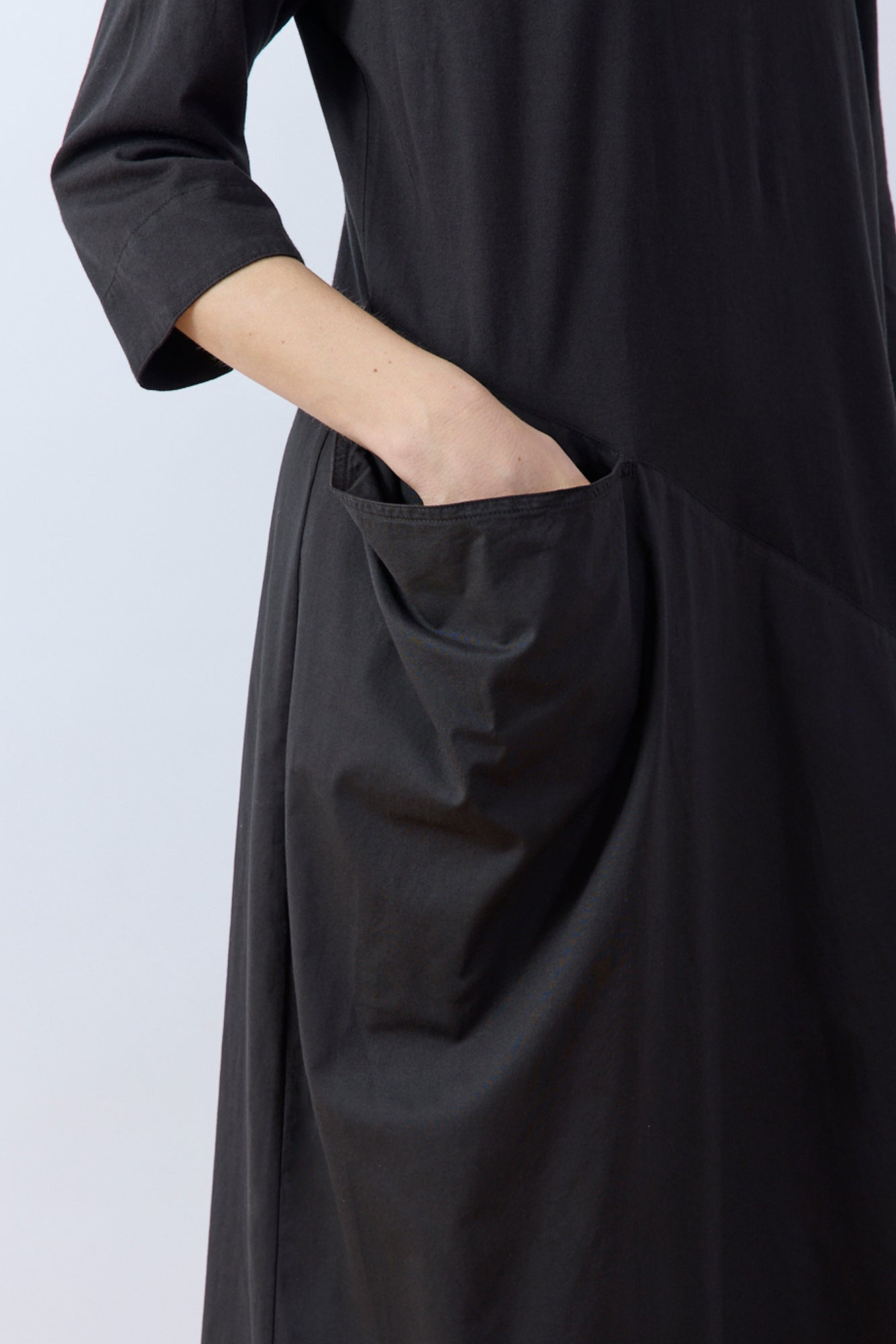 Close-up of functional side pocket on Yaccomaricard cotton pocket dress.