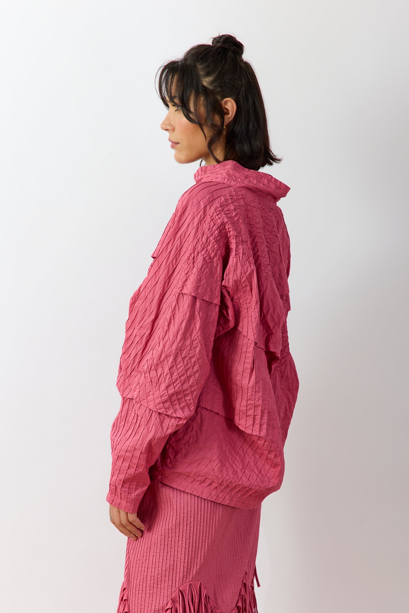 Side profile of the 1023998 Shibo top showing the generous, comfortable "off-body" fit and the fluid drape of the hemline, illustrating how it fits different body types.