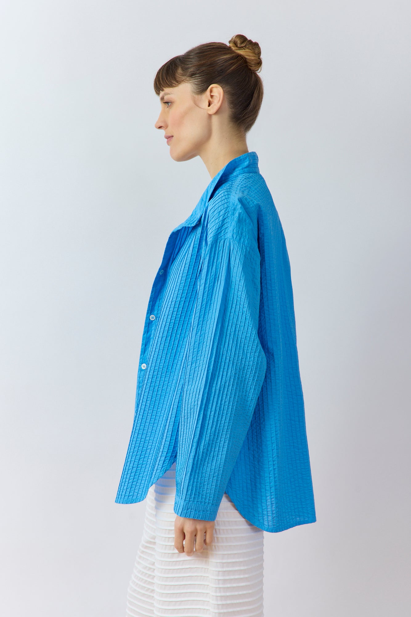 Side profile of the Nikku Shirt in Hana Blue highlighting the relaxed architectural silhouette.