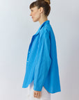 Side profile of the Nikku Shirt in Hana Blue highlighting the relaxed architectural silhouette.