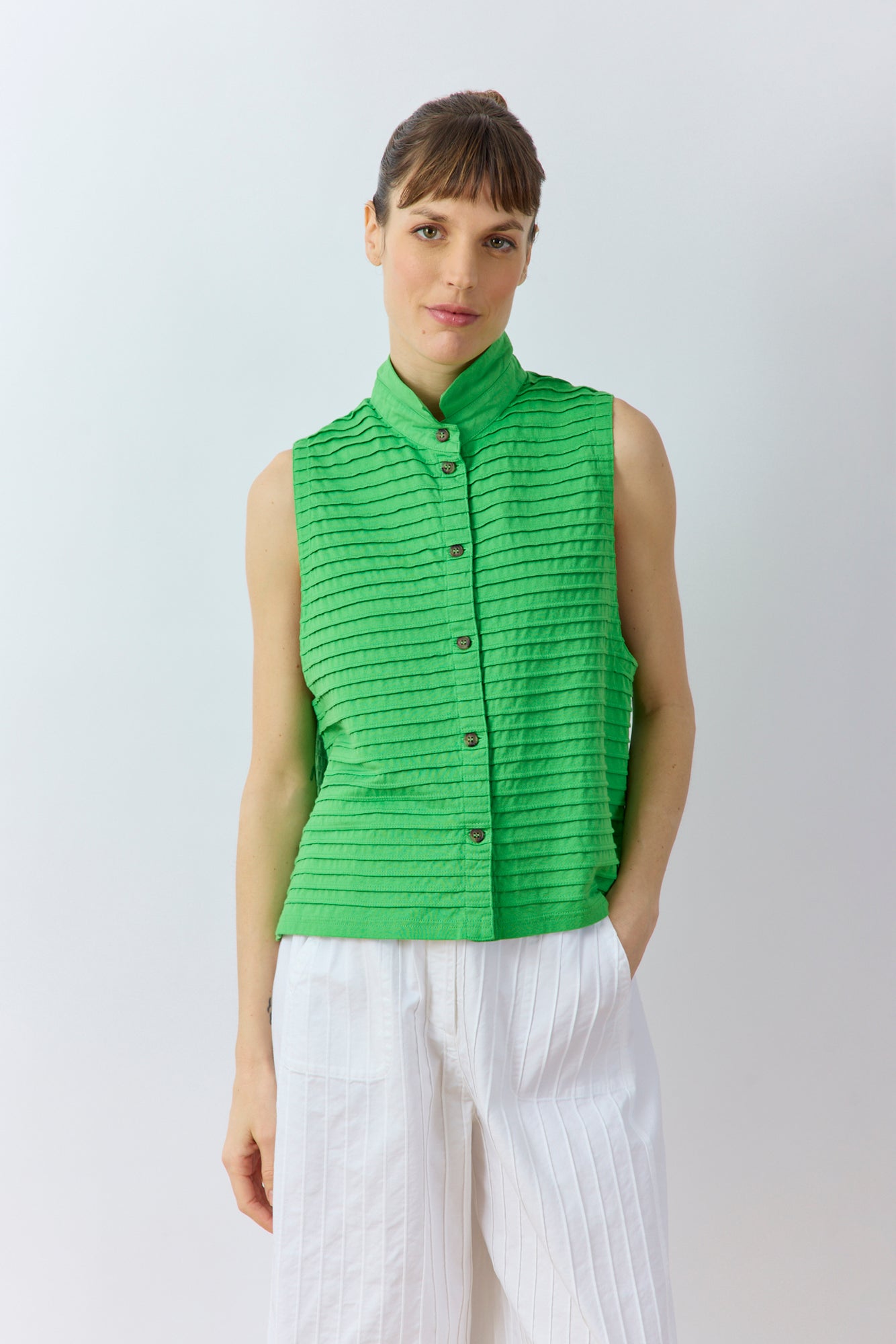 Yaccomaricard Kantan waistcoat in Bright Green constructed from soft cotton jersey.