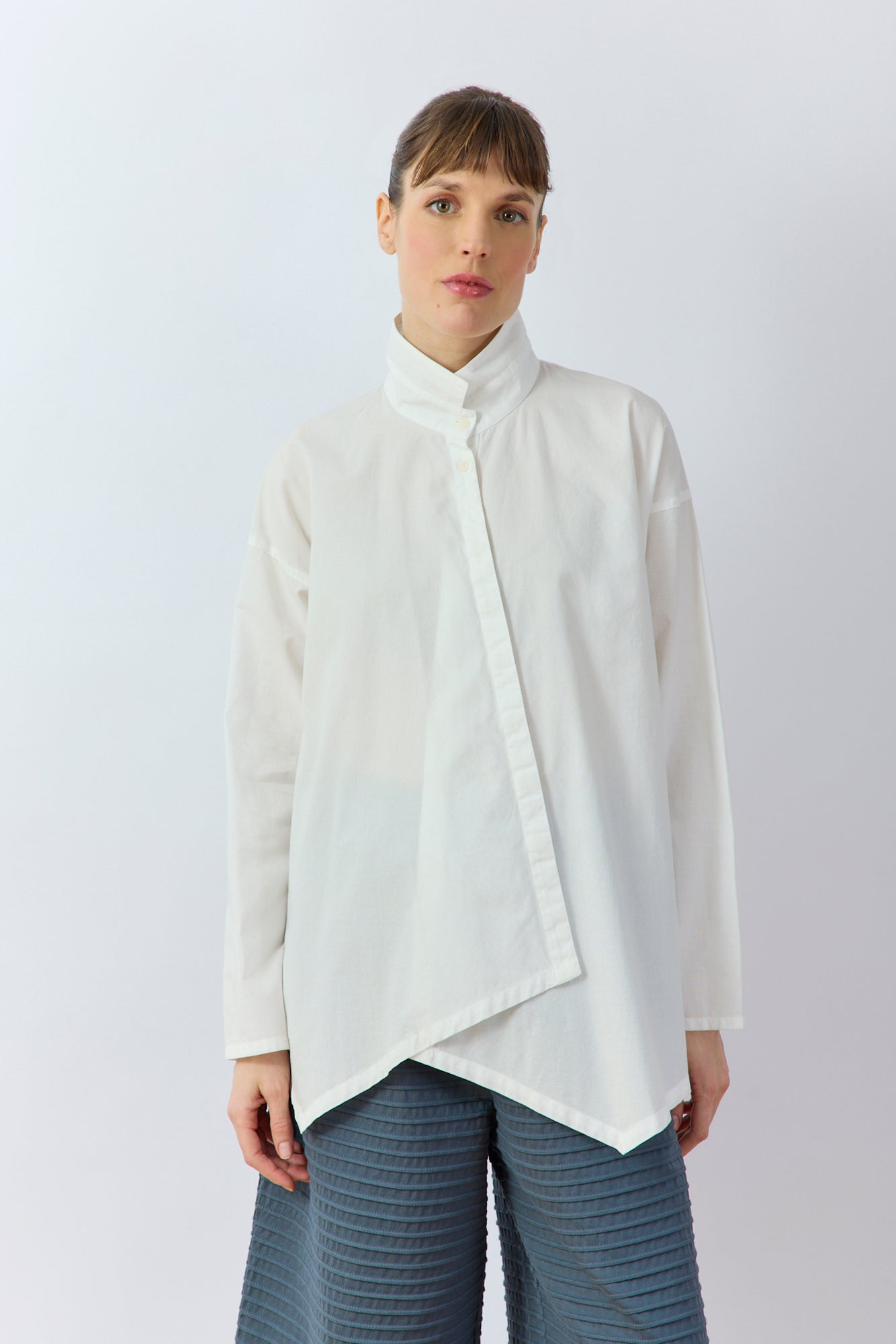 Yaccomaricard Ashin Shirt in white.