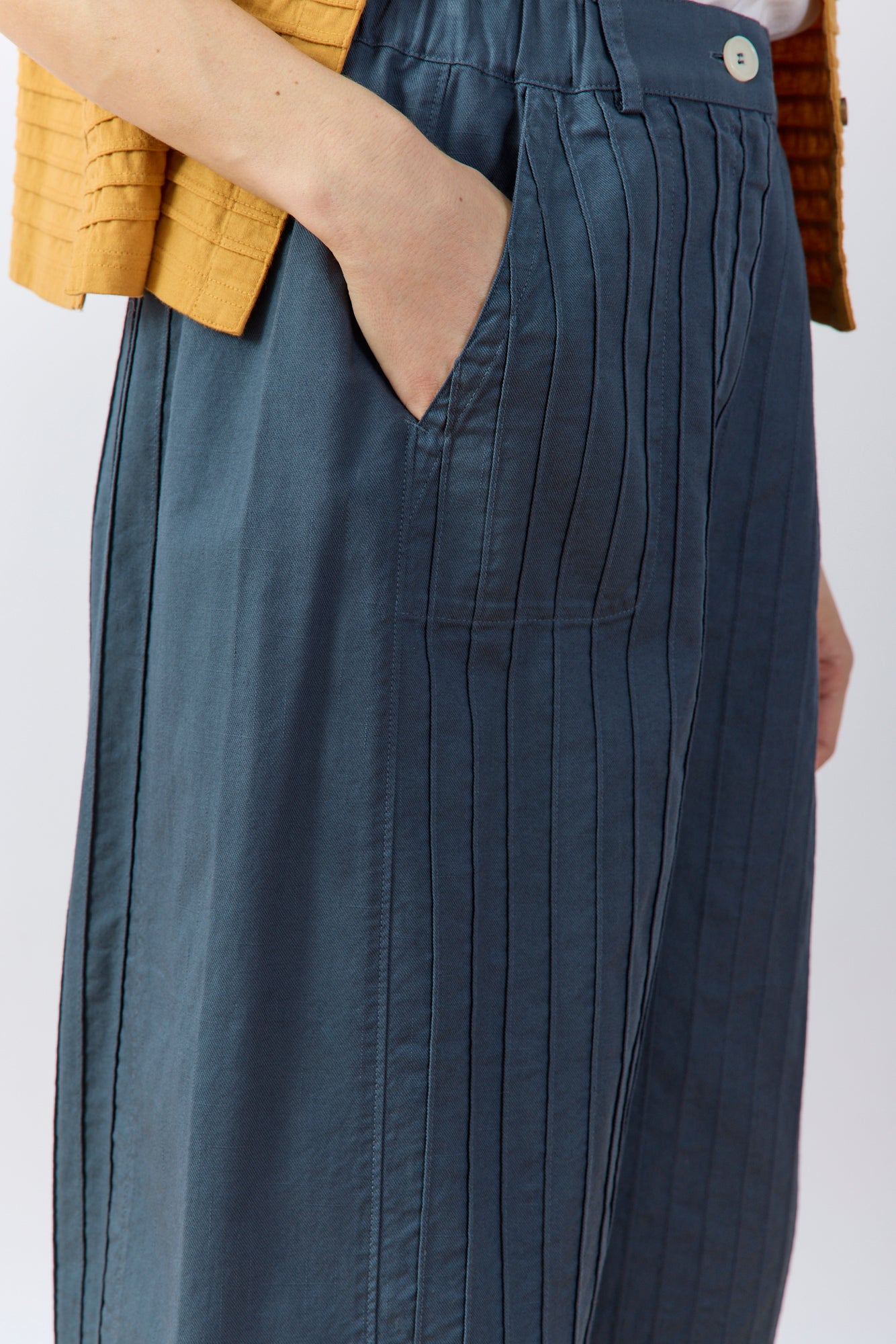 Close-up of the textured cotton muraito and pintuck pockets of the Obaru Trouser.