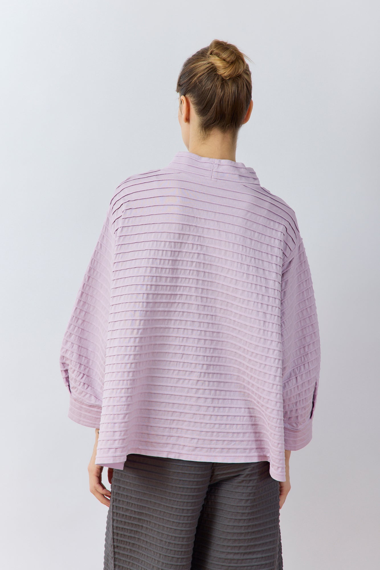 Back view of Yacco Maricard Sode Pullover in premium Japanese cotton jersey in lilac purple.