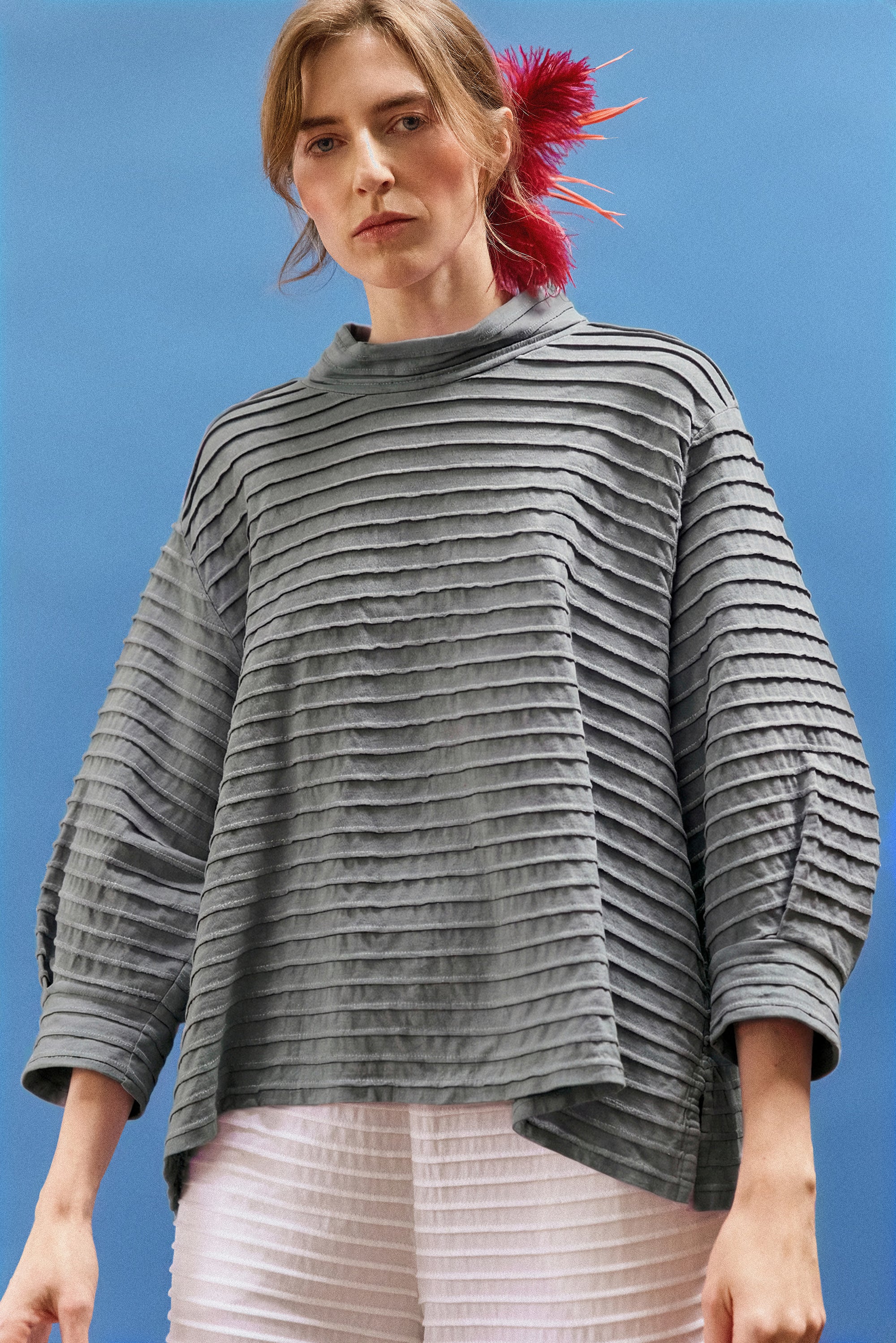 Yaccomaricard Spring Summer 26 - sode jersey pullover in metal grey.